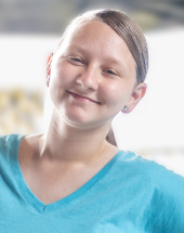 Nicole - 17, F