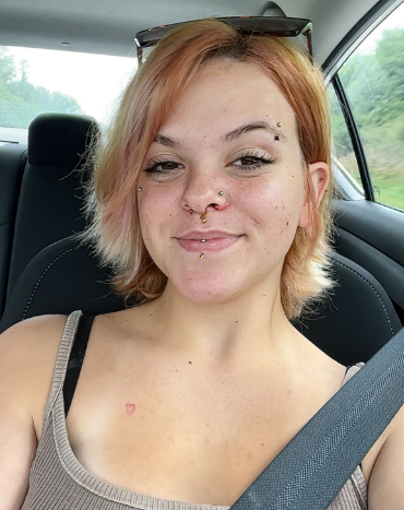 Isabella - 17, F