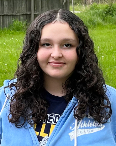 Claire - 13, F